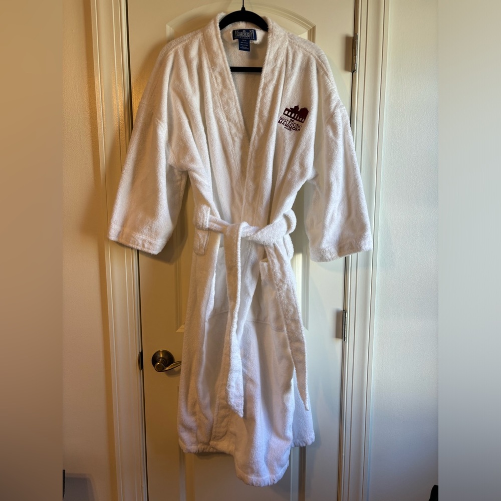 The Best Exotic Marigold Hotel robe